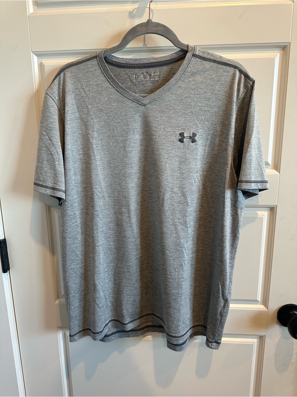 Under Armour Large Gray V Neck Performance T-Shirt Men’s Athletic Workout Tee